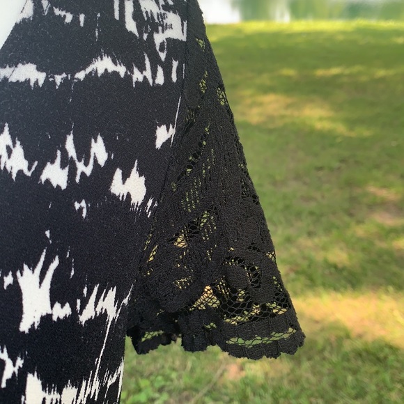 🔥NWOT Ann Taylor Black&White and Lace Blouse SzS - Picture 2 of 8